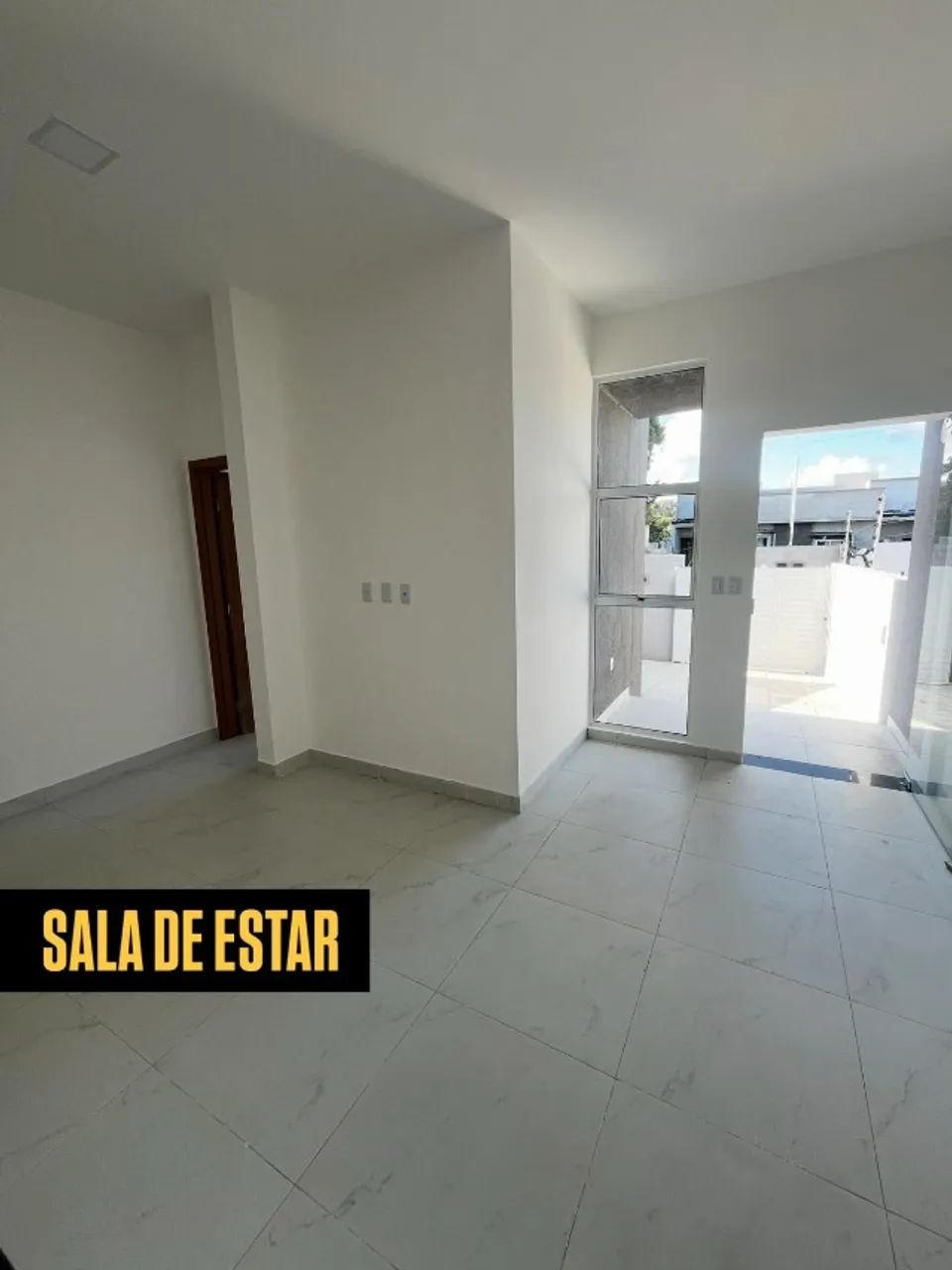 Casa em Paratibe com 2 quartos sendo 1 suíte.