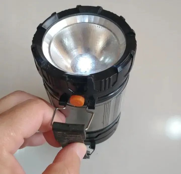 Lampião Solar com lanterna Led e USB, Recarregável<br> - Foto 3