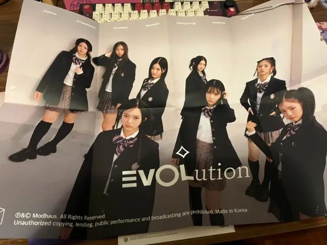 Album kpop TripleS EVOlution - Mujuk + OMA Assemble24 Joobin (SEM QR CODE) - Foto 3