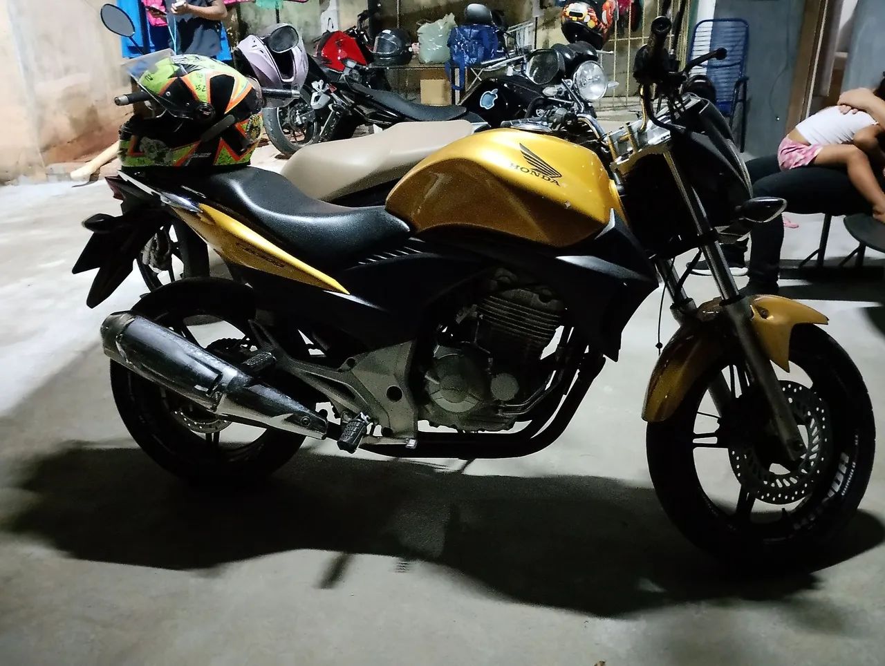 Cb 300