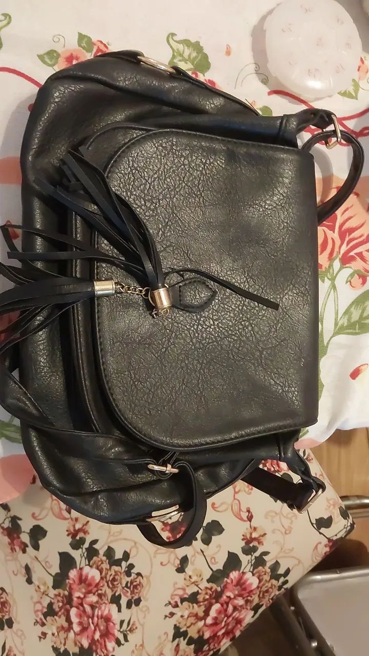 Vendo bolsa feminina preta