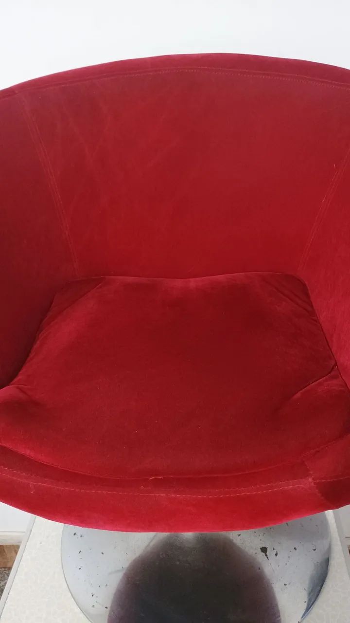 Vendo Poltrona Vermelha Giratória ajustável assento veludo 
