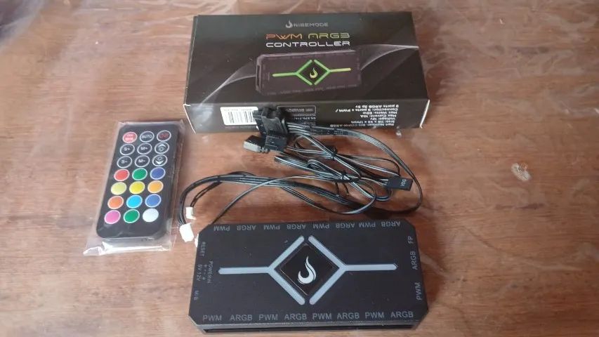 Controladora Rise Mode ARGB 3 pinos e PWM, nova lacrada na caixa.