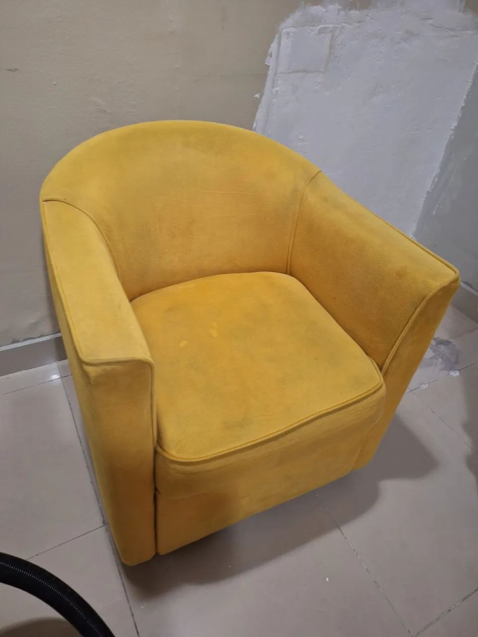 Poltrona amarela65048990233219120