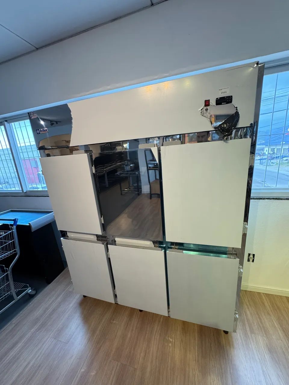 MINI CAMARA 6 PORTAS INOX RESFRIADOS 220V Nova 