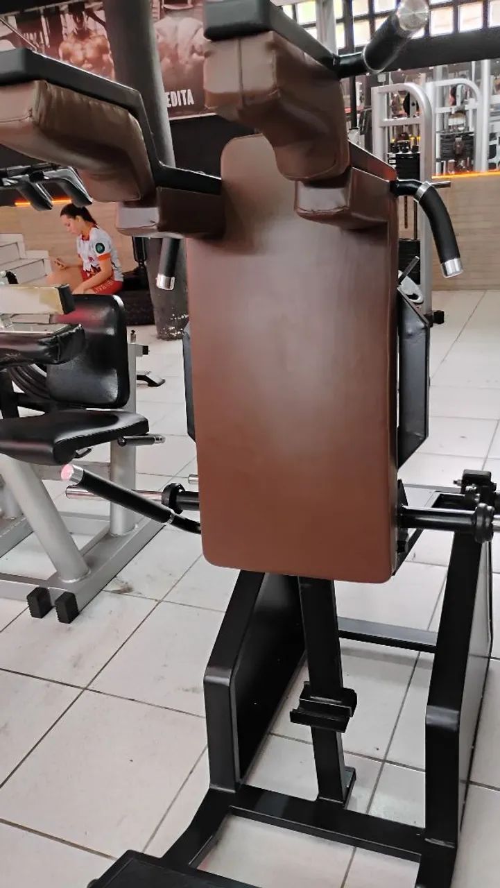 Agachamento hack squat - Foto 2