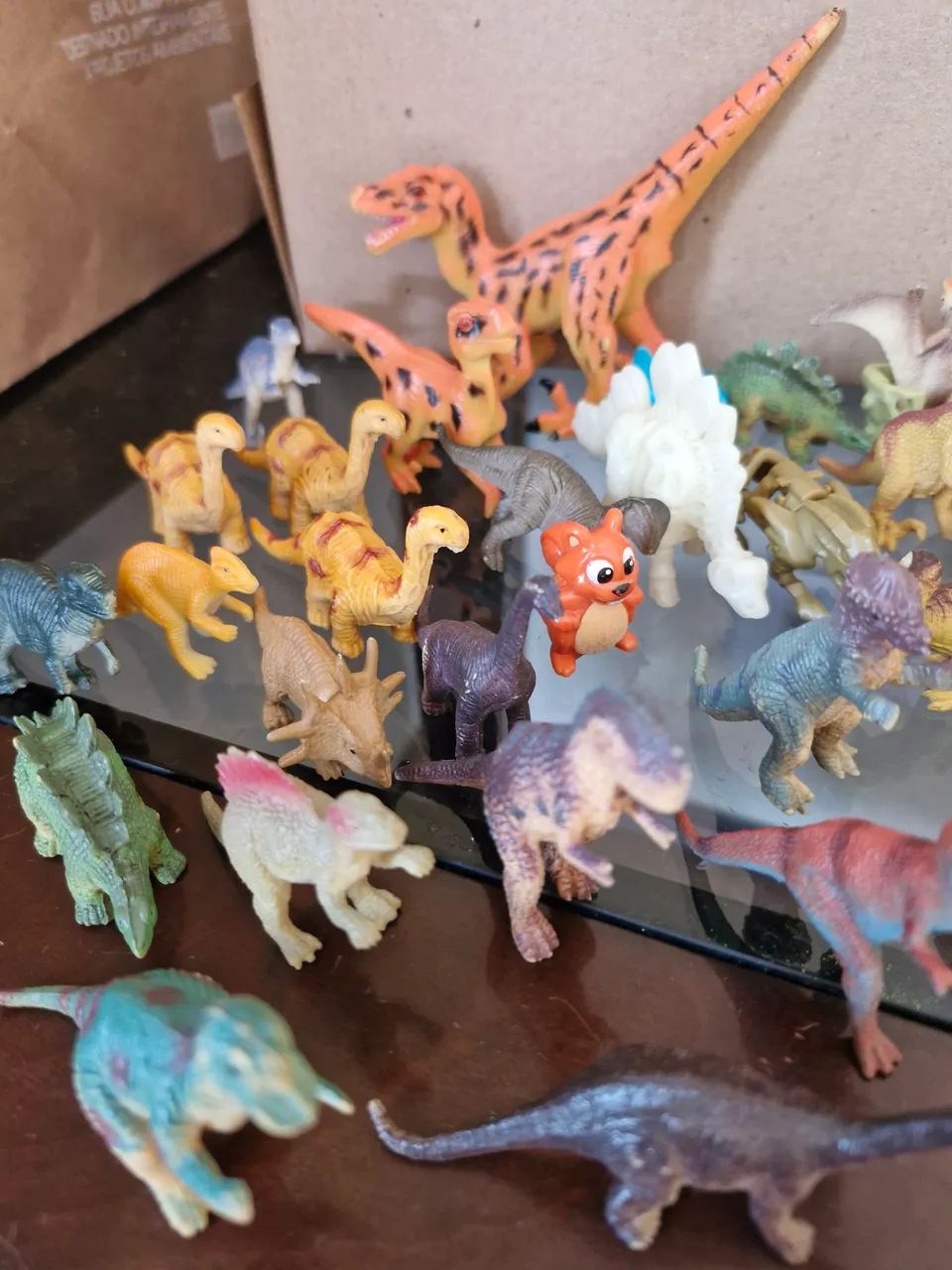 Dinossauros e brinquedos de Kinder Ovo - Foto 2