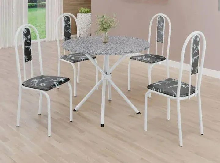 Vendo mesa com 4 cadeiras redonda