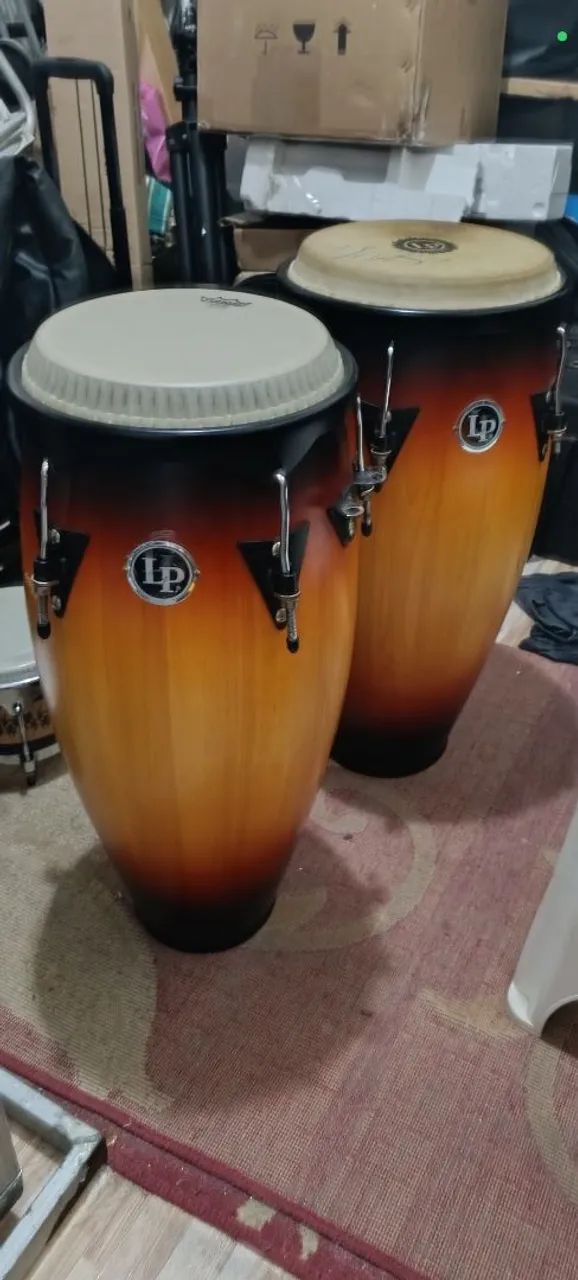 VENDO CONGAS LP COM BEGS E PEDESTAL ORIGINAL  - Foto 2