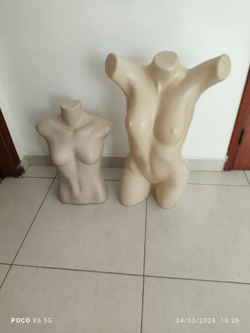 Dois Manequins busto e meio corpo