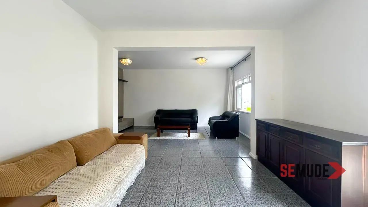 Ampla Casa à Venda em Coqueiros - Foto 2