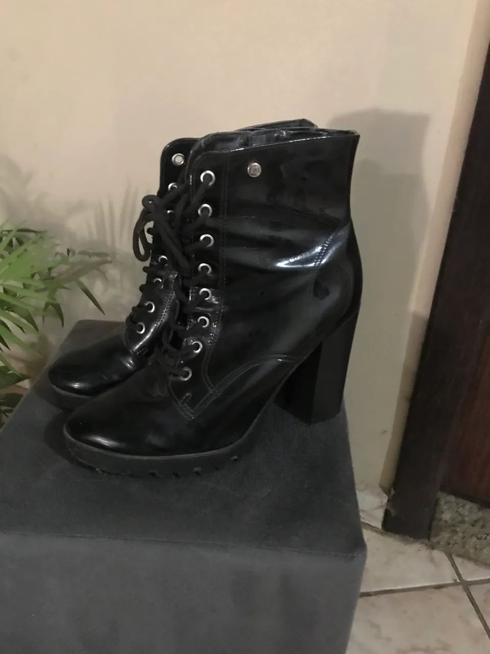 Bota semi nova
