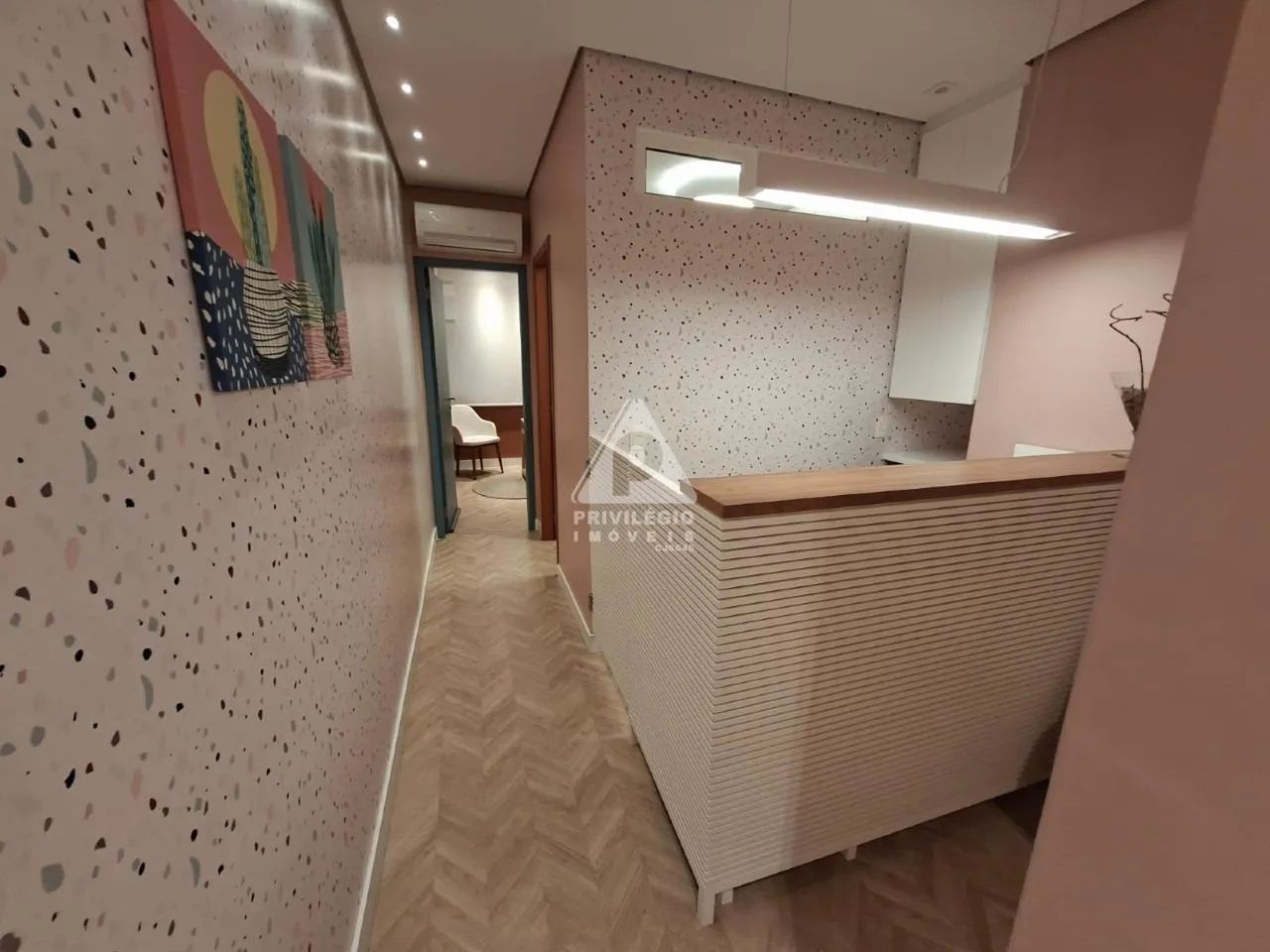 Sala Comercial Reformada de 30m² em Ipanema: Vista Livre e Sol da Manhã - Foto 2