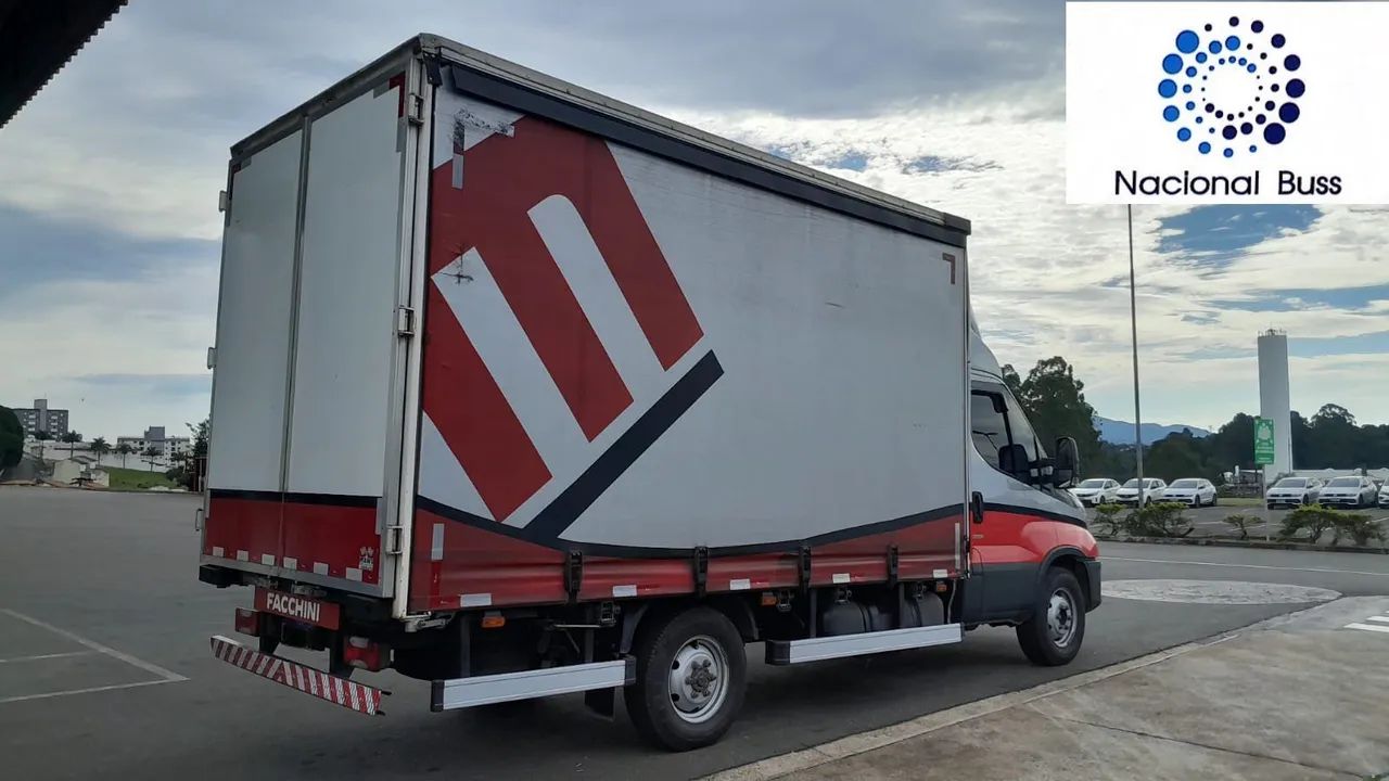 2023 - Iveco 30160 - Baú Syder - Foto 2