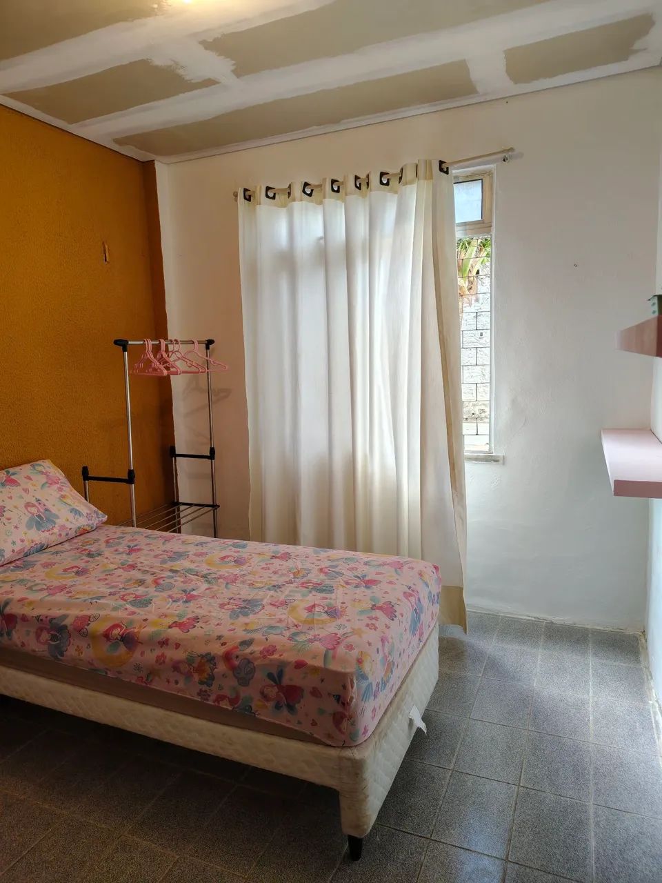Aluga-se um quarto para moças. - Foto 3