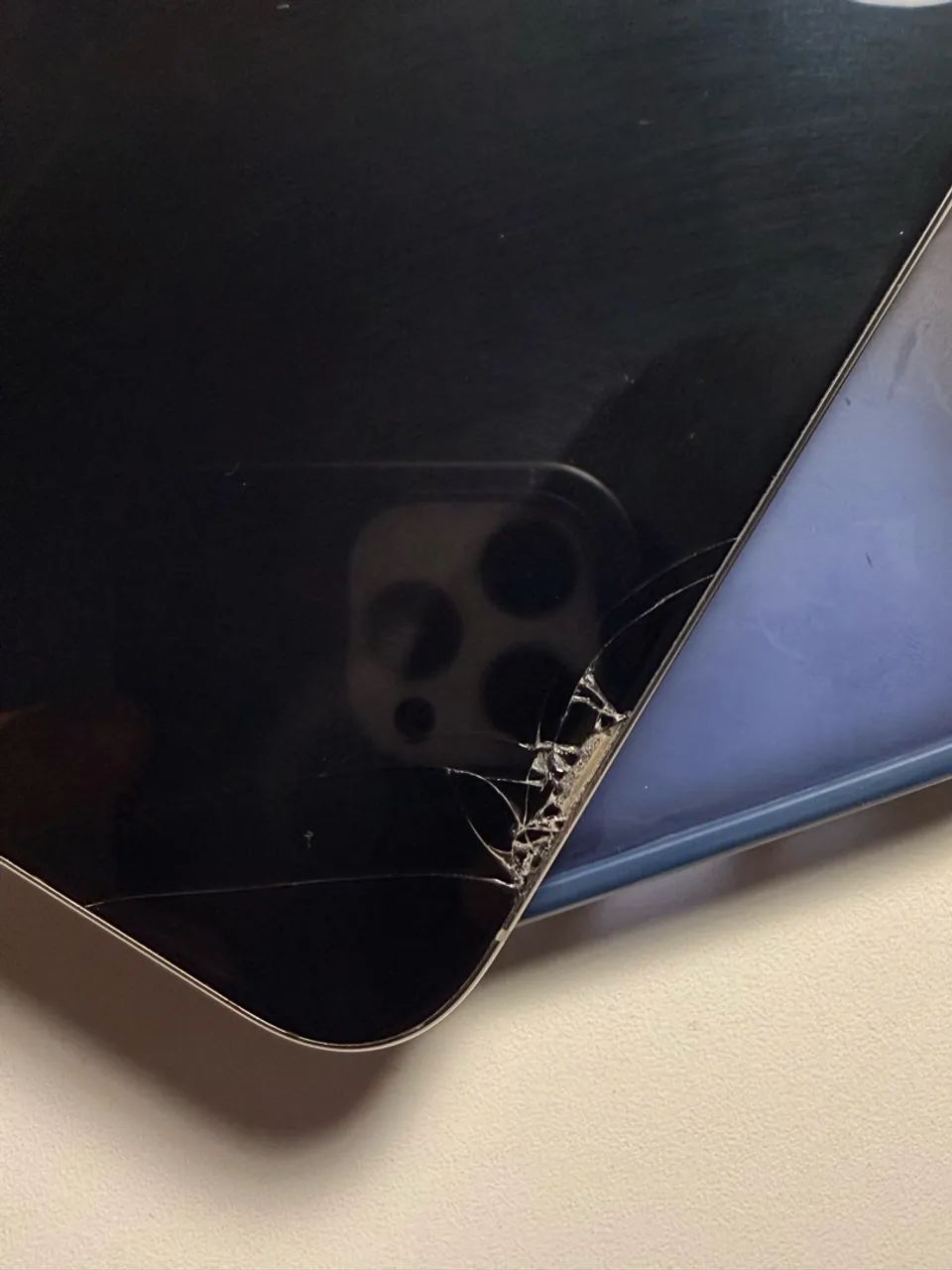 iPhone 16 Pro Max 256 GB Cinza, vidro trincado - Foto 4
