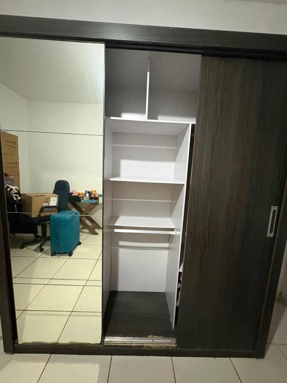 Guarda roupa 3 portas com espelho - Foto 3