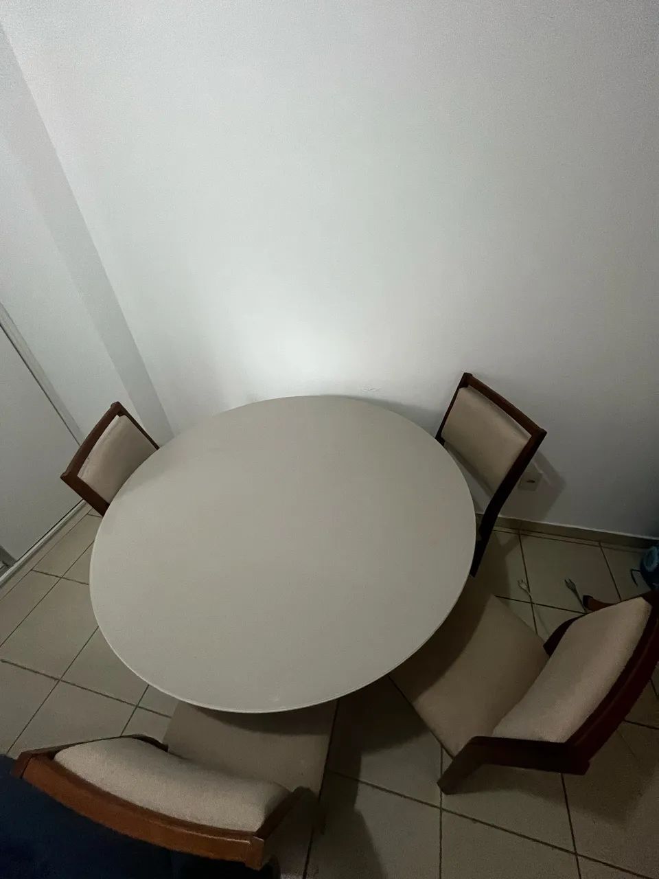 MESA com CADEIRAS QUASE NUNCA USADA  - Foto 5