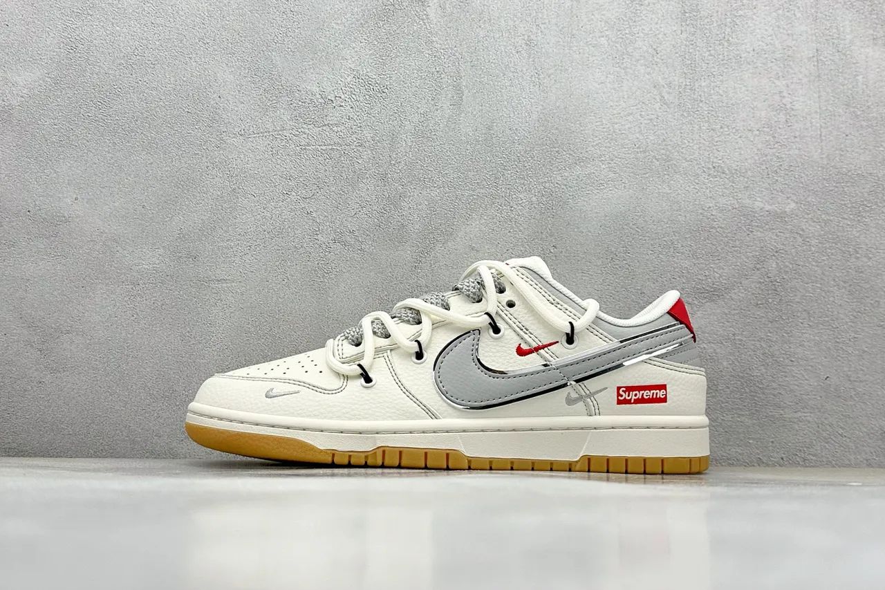 現在購入不可Supreme Nike SB Dunk Low Ink 27.5 Supreme x Nike SB Dunk Low “Ink”: A Cor do Ano Chega em 2025