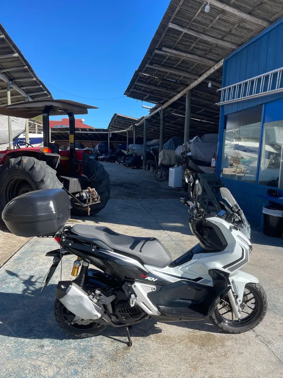 Honda adv 150