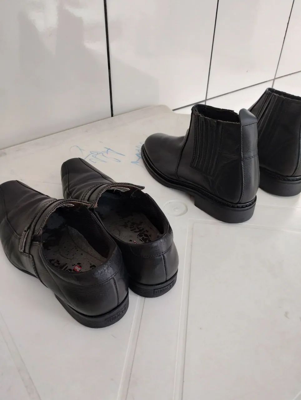 Sapato e bota de couro legítimo 