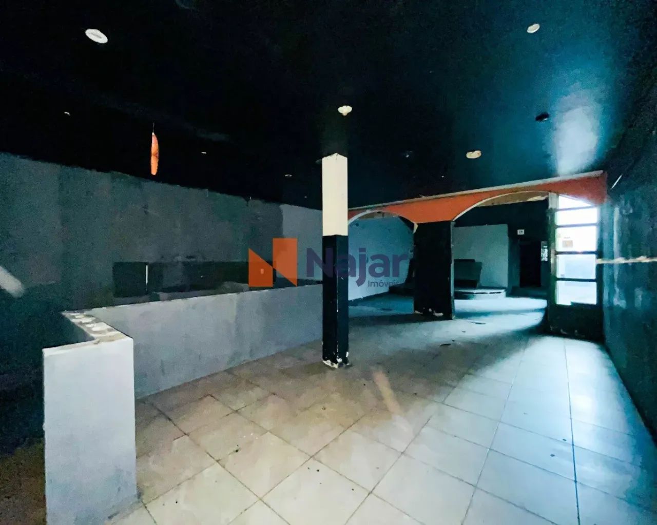 CASA COMERCIAL NO CENTRO