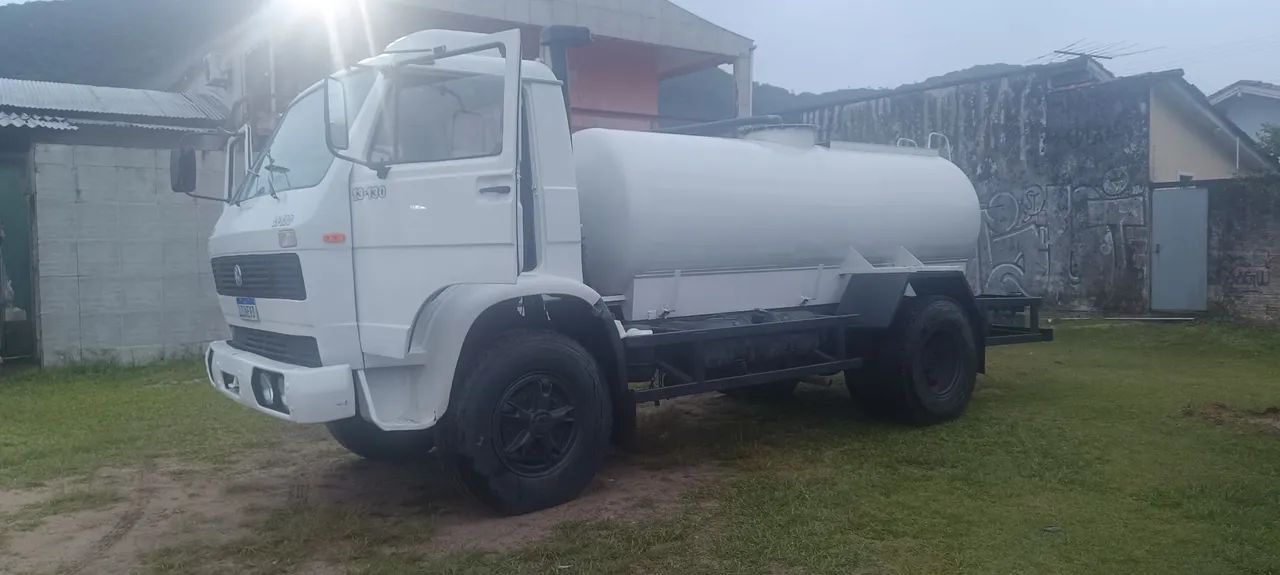 Vendo caminhão 13130  fossa sem bomba - Foto 5