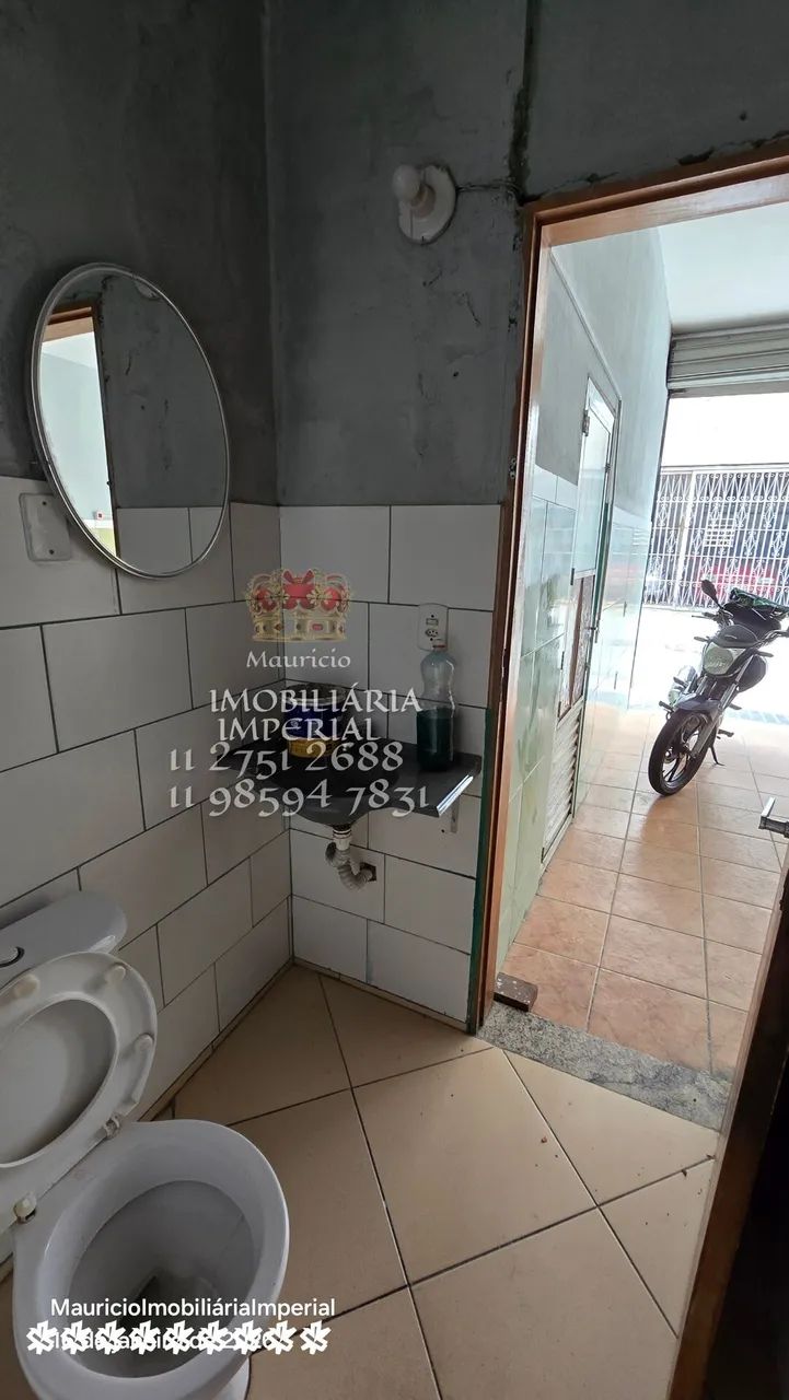 Sobrado com 3 casas, garagem e salão comercial - Foto 2