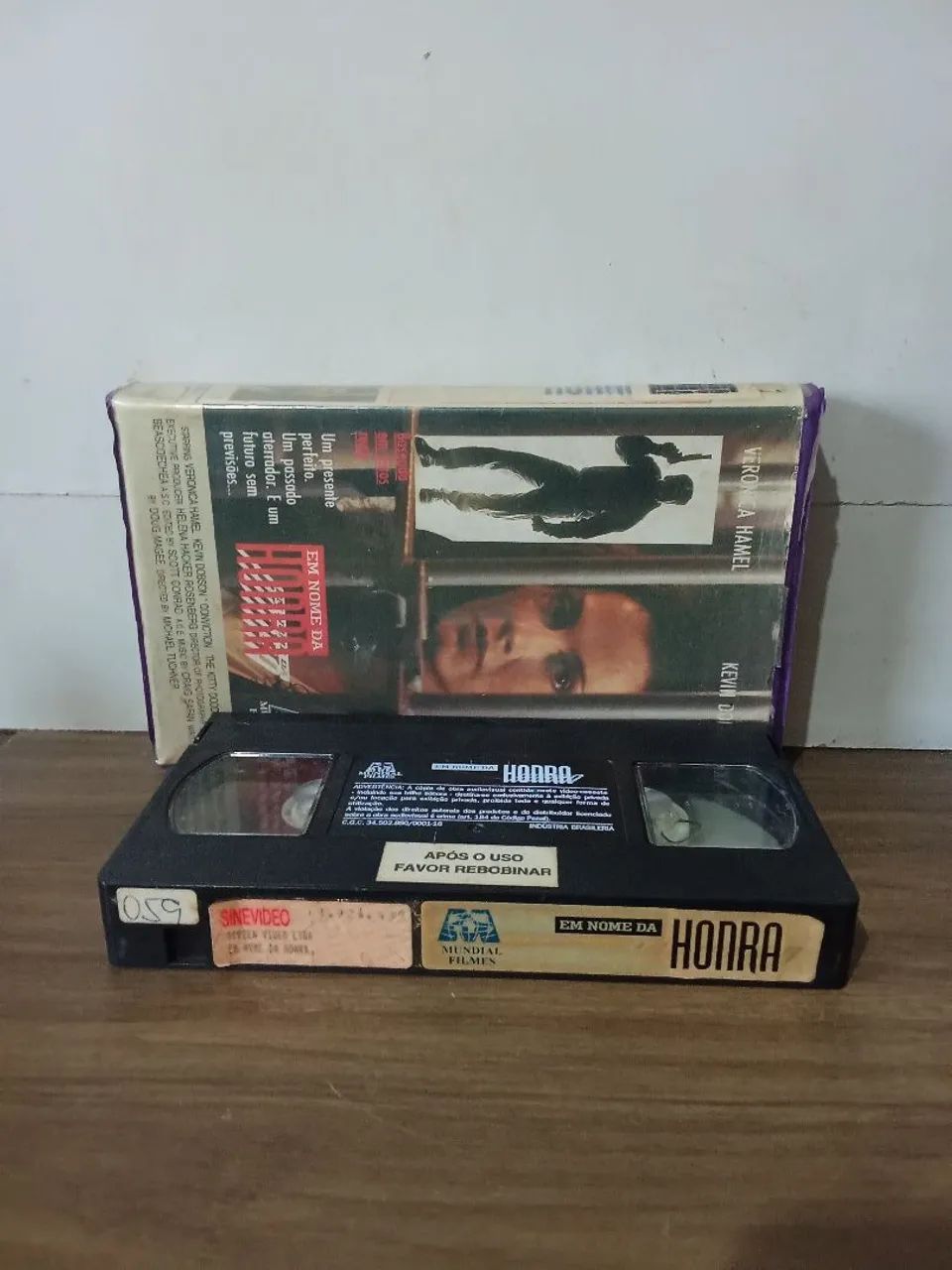 vhs filme em nome da honra legendado  - Foto 4