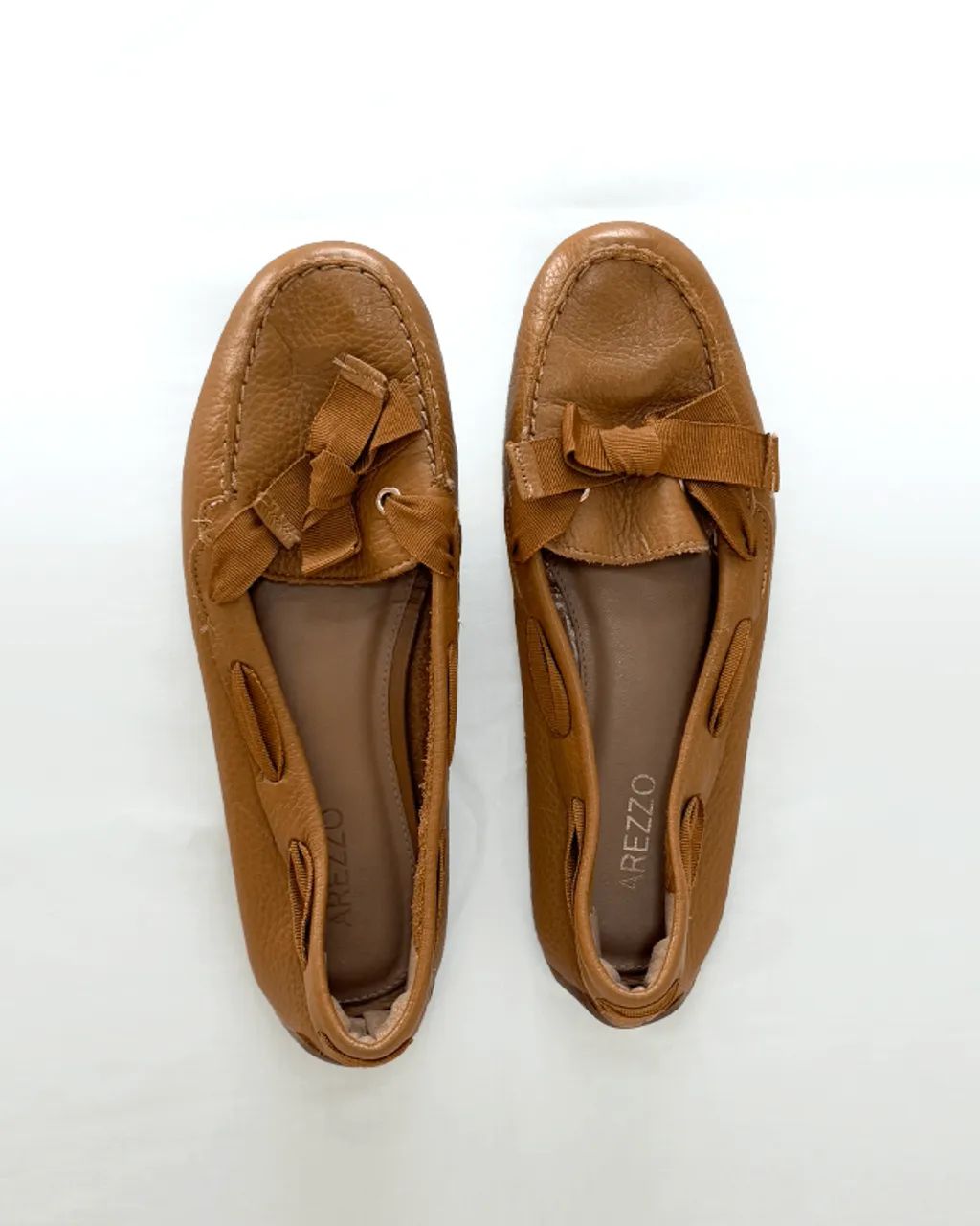Mocassim Caramelo com Laço Arezzo - Foto 3