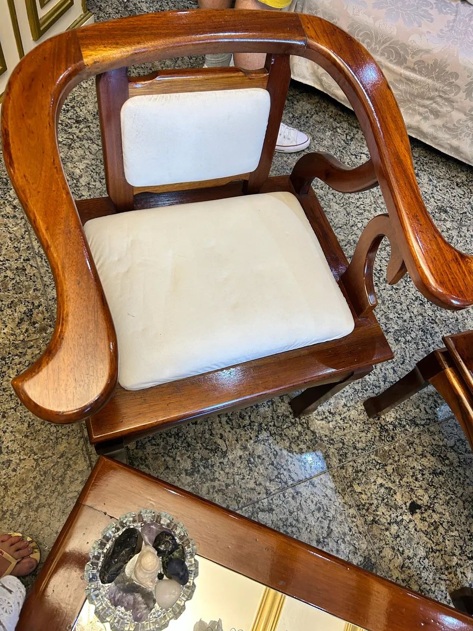 ? VENDO LINDO CONJUNTO EM MADEIRA MACIÇA - MOGNO ? - Foto 2