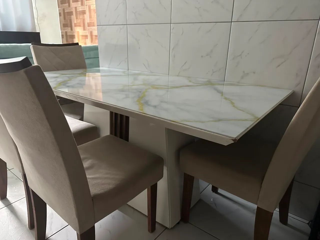 Mesa tampo de vidro 6 lugares com cadeiras  - Foto 3