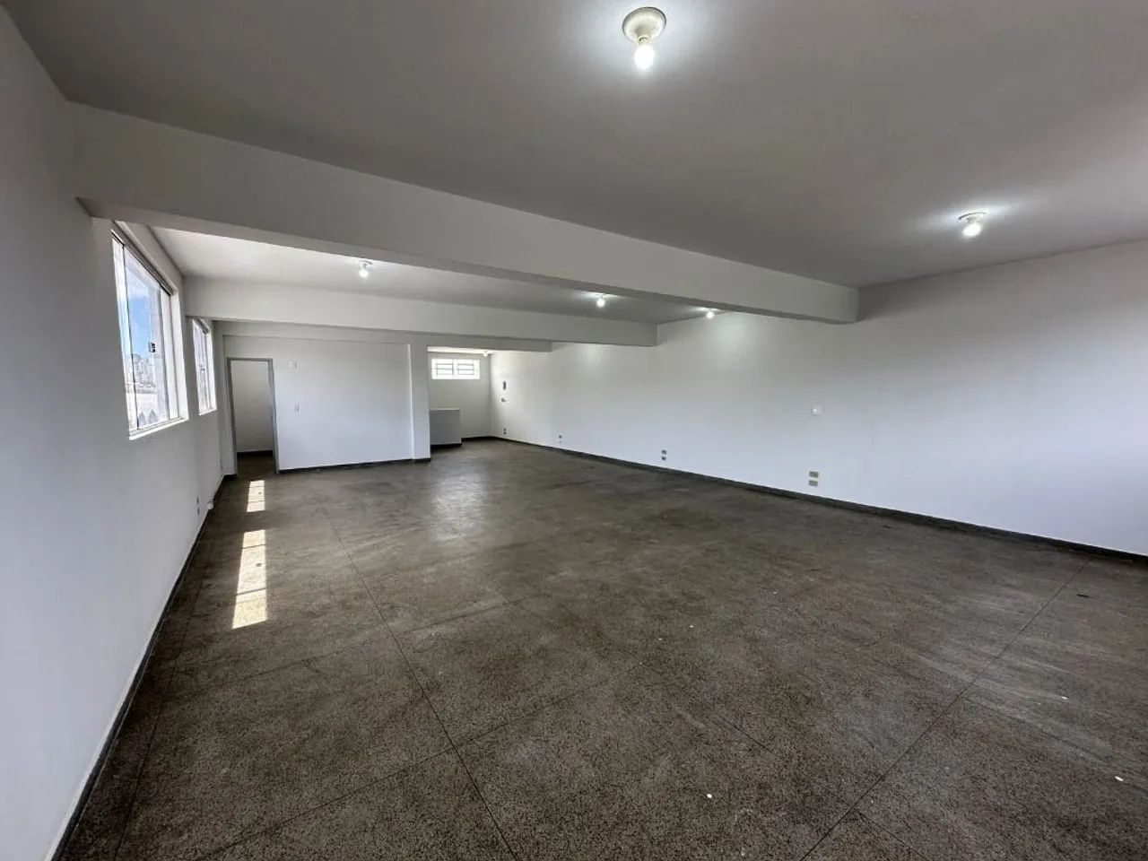 Prédio 540m²  Setor dos Funcionários | 2 andares - Foto 3