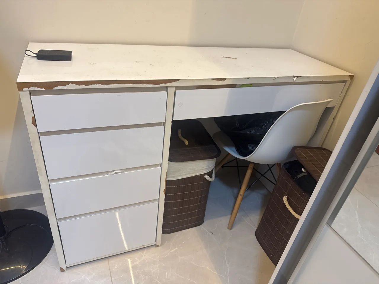 Cômoda com 4 gavetas