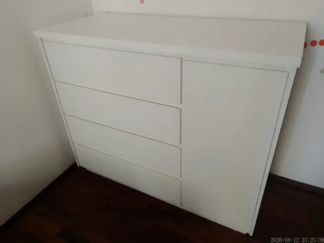 Cômoda 4 gavetas e 1 porta