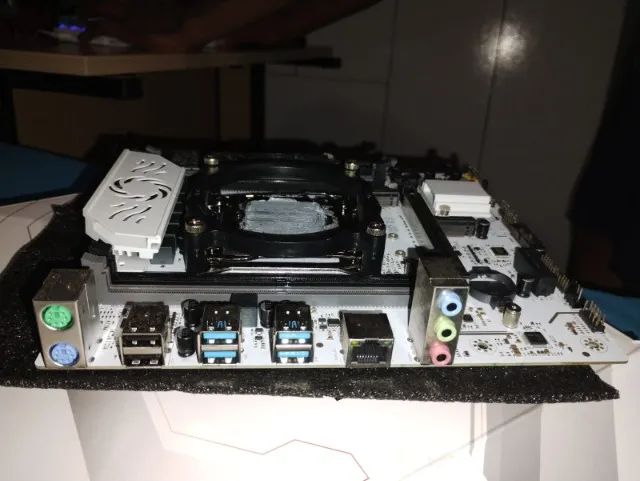 placa mae. x 99 com processador, E5 2680v4,com suporte do cooler. - Foto 3