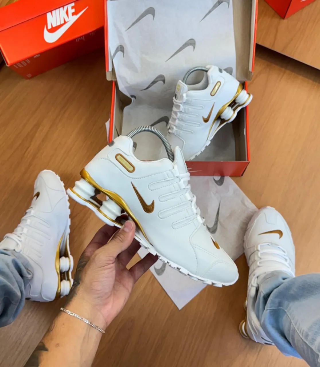 Tênis Nike Shox 4 Molas Branco C/Dourado Premium Masculino