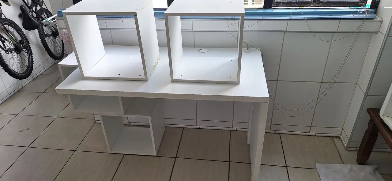 Escrivaninha modular,mdf, branca, dois nichos arquivos