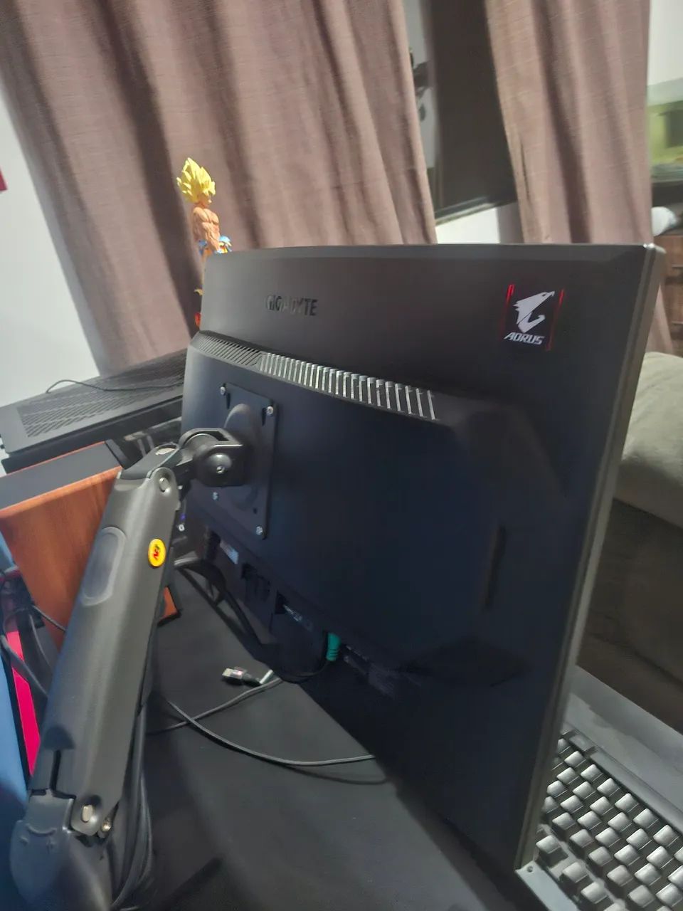 Monitor gigabyte 27'' 165HZ curvo 1440P HDR - Foto 2