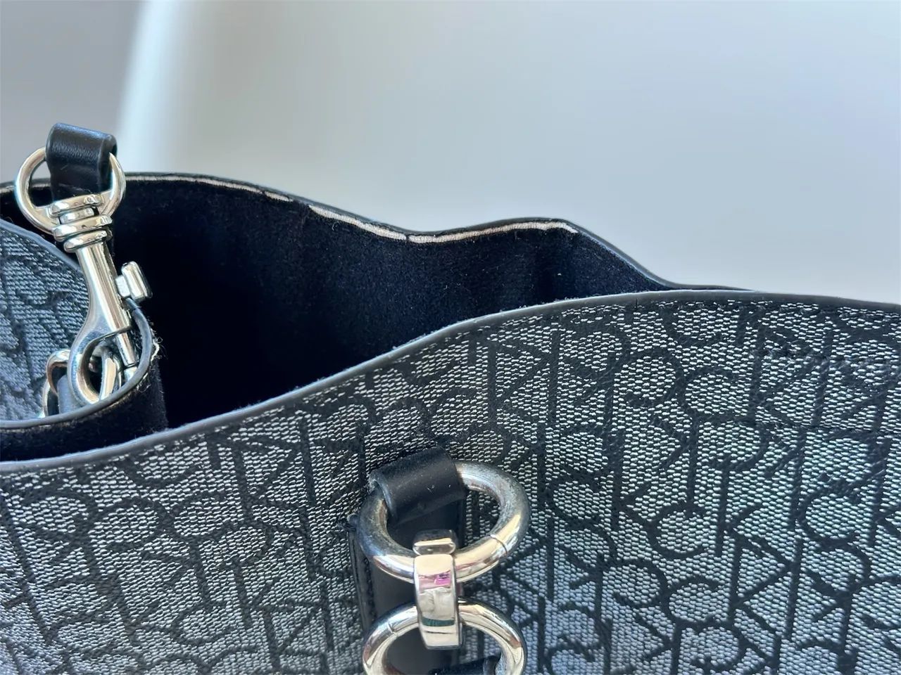 Bolsa Calvin Klein usada - Foto 4
