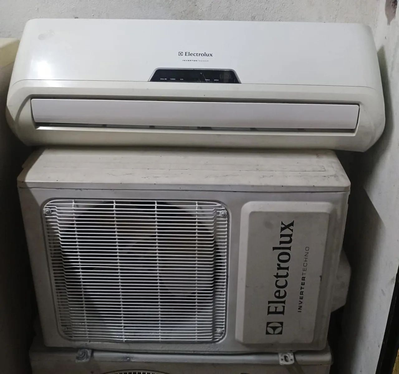 Split Eletrolux inverter 12.000 BTUs.