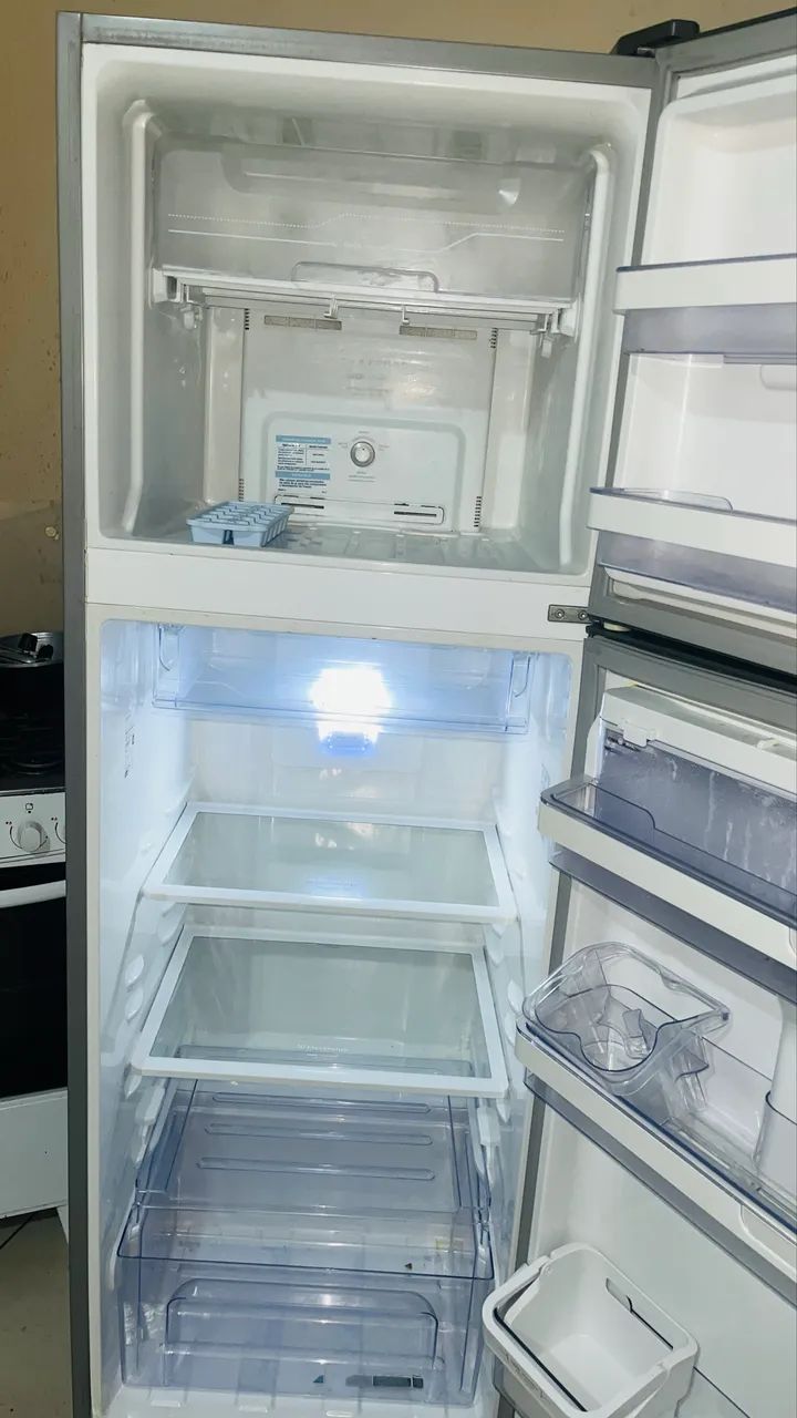Geladeira Electrolux INOX 