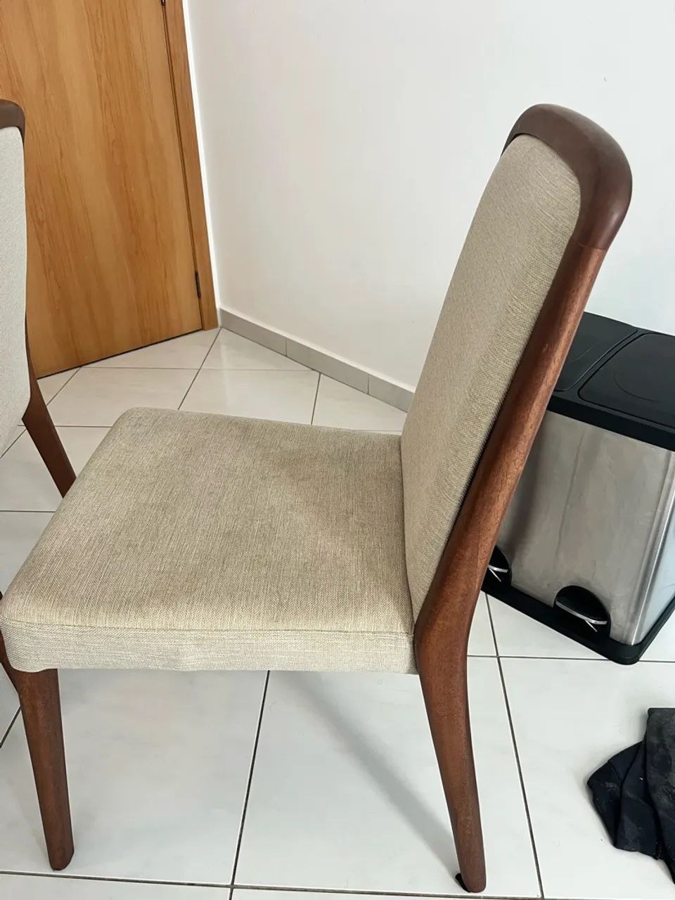 Mesa de madeira com 4 cadeiras  - Foto 5