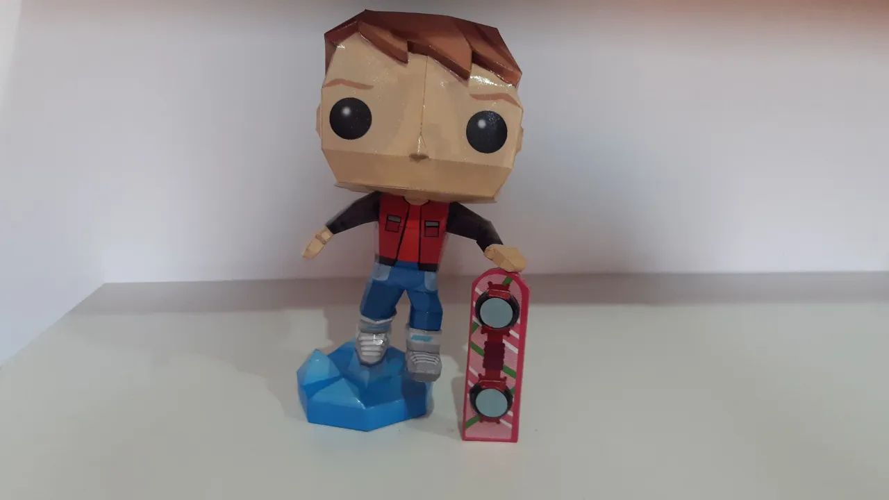 Boneco Funko Marty McFly papercraft  - Foto 2