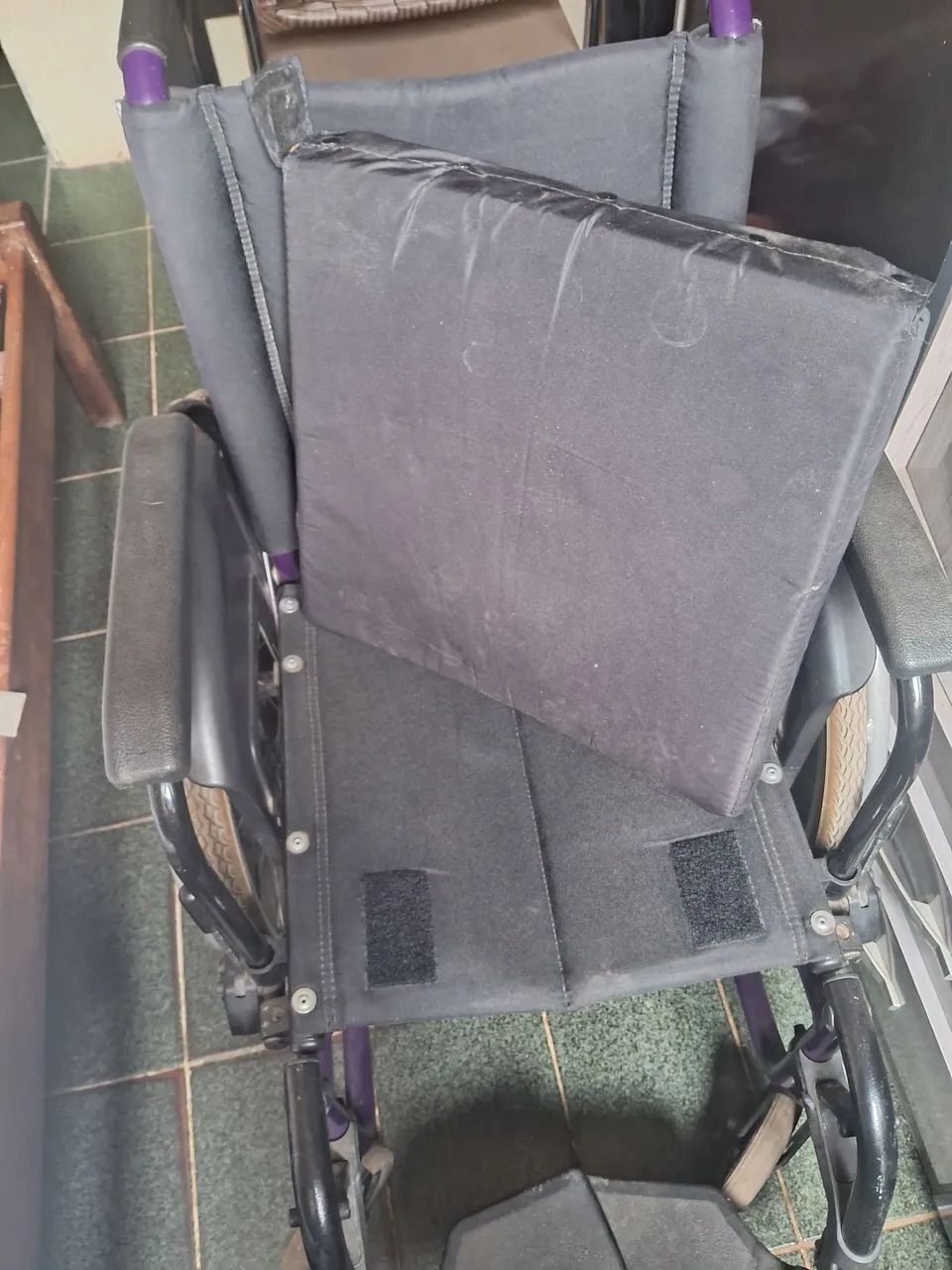 Vendo Cadeira de rodas alcochoada  - Foto 4