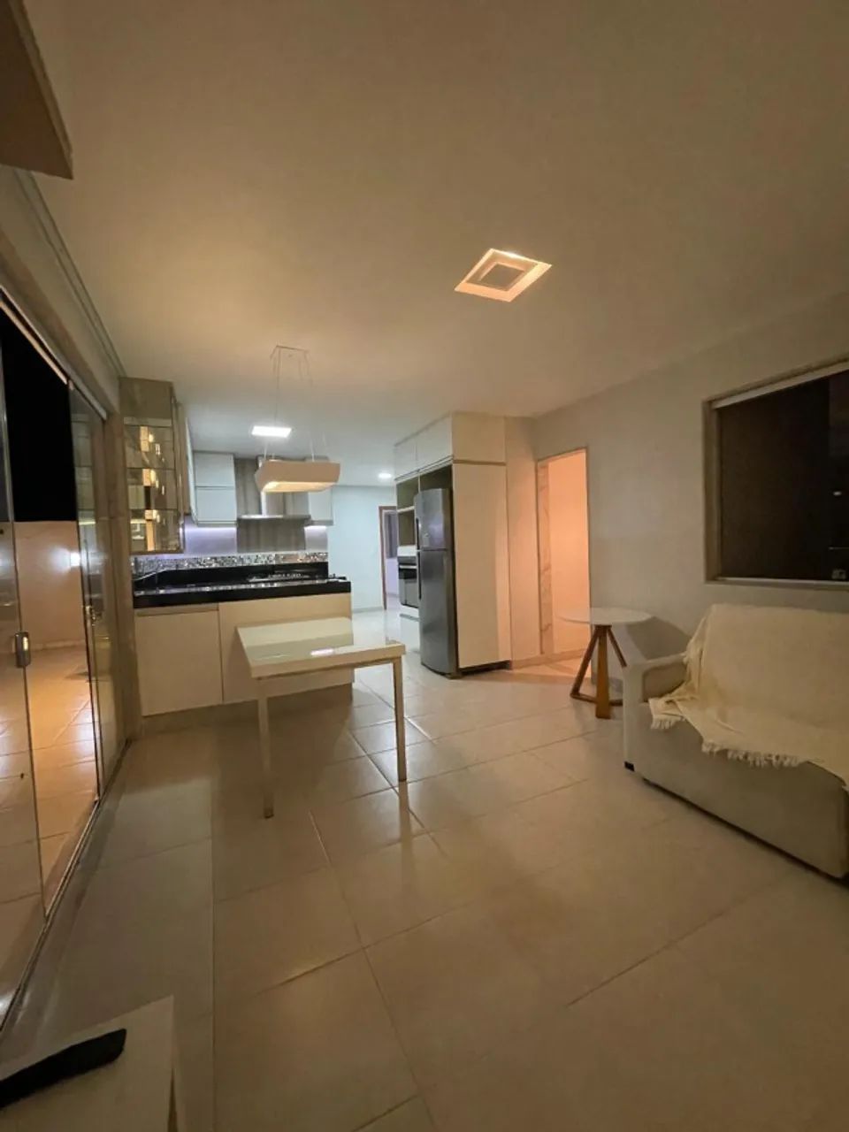 Alugo Apartamento no Centro Mobiliado - Foto 2