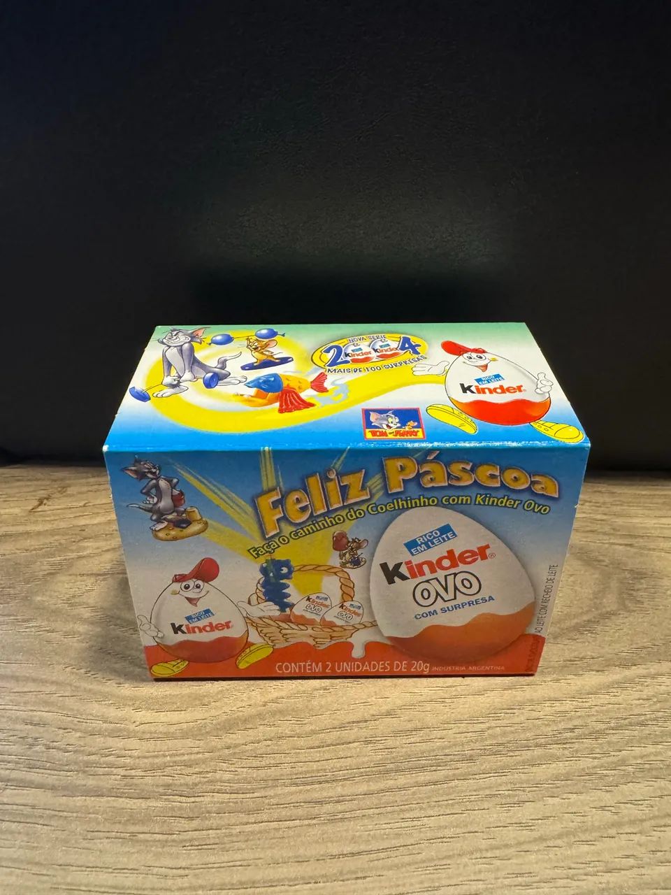 Caixa involucro de pascoa kinder ovo ano 2004