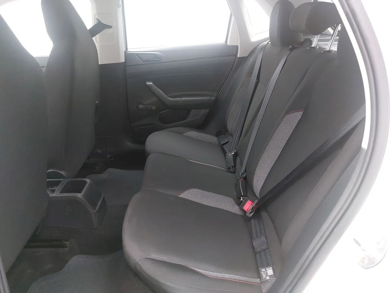 Volkswagen Polo Track 1.0 Flex 12V 5p, foto 17 de 18