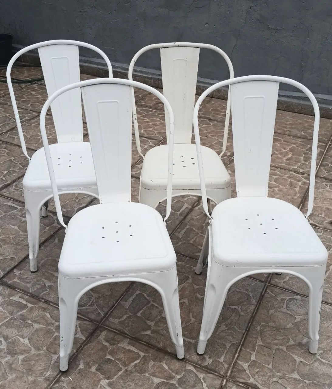 Cadeiras Tolix Brancas de Ferro - Estilo Industrial