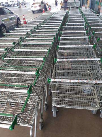 Carrinho de supermercado cesto e prancha